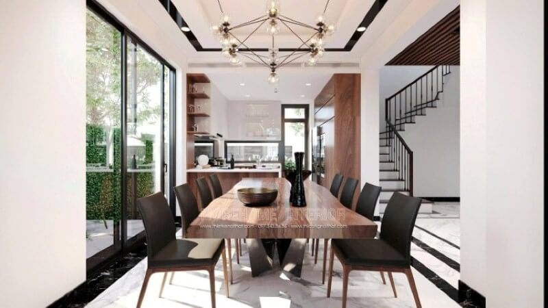 Bàn gỗ óc chó nguyên khối tạo điểm nhấn ấn tượng trong bố trí nội thất phòng ăn.